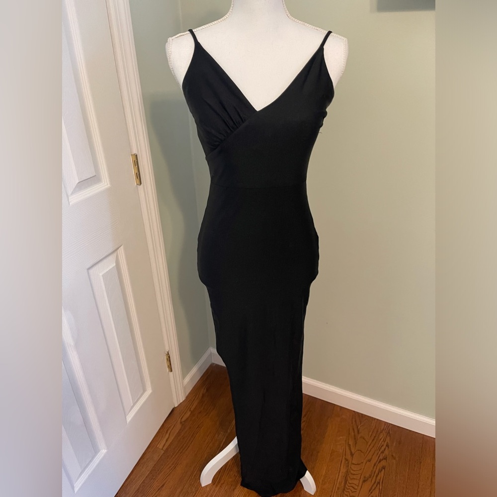 BASIC BLACK SLIT DRESS